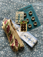VINTAGE BUTTONS | BROWN