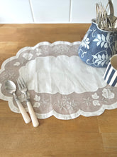 VINTAGE PLACE MAT AND COASTER SET