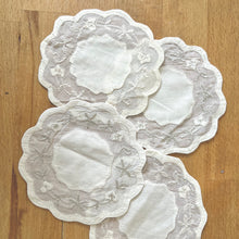 VINTAGE PLACE MAT AND COASTER SET