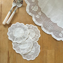 VINTAGE PLACE MAT AND COASTER SET
