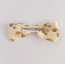 SMALL BOW | TEXTURED FLORAL