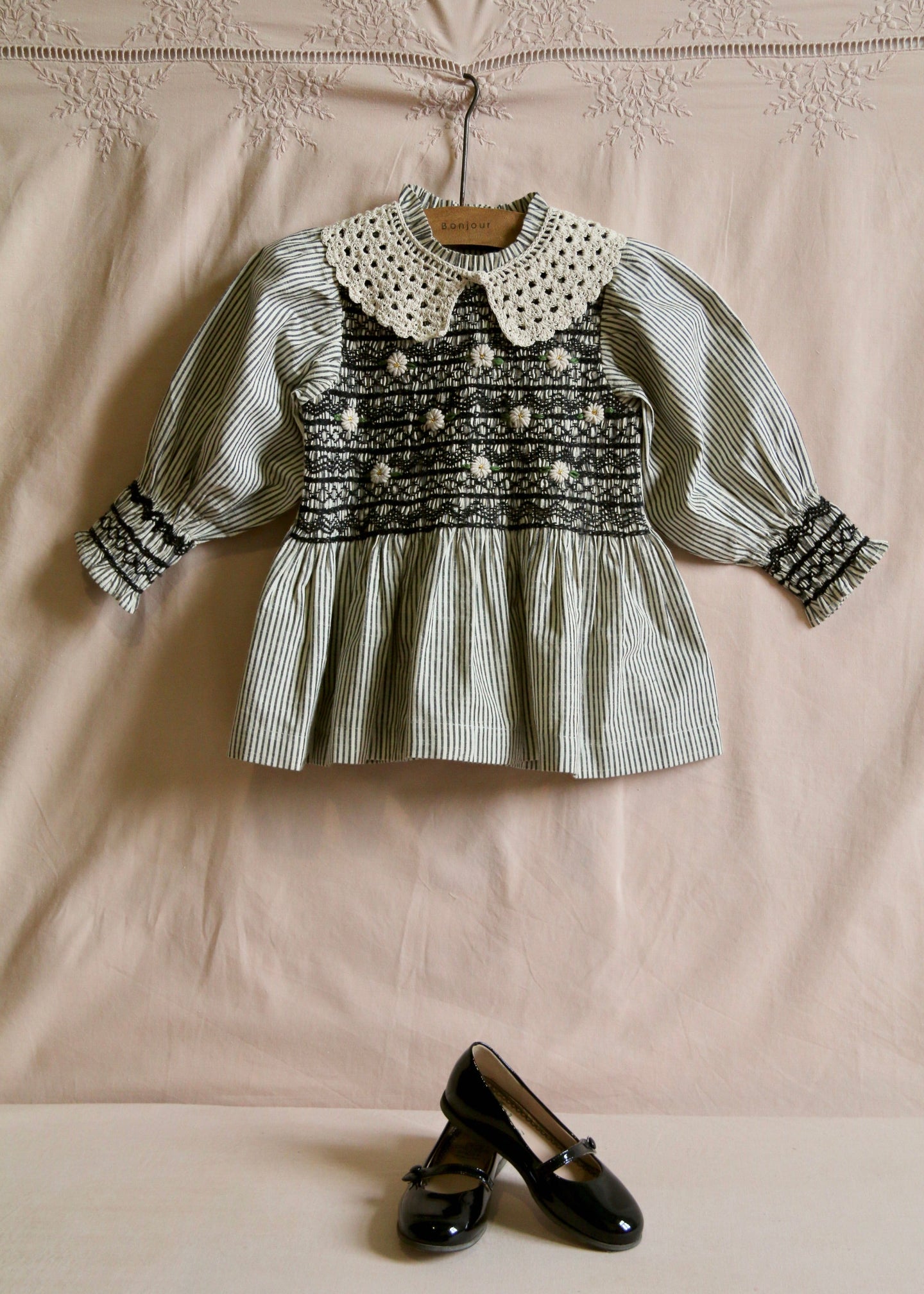 HANDSMOCK BLOUSE | BLACK STRIPE